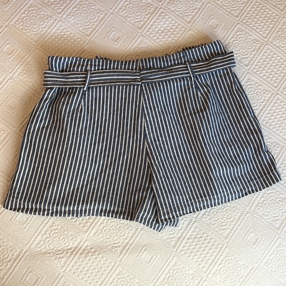 💥💥June & Hudson Small Blue/White Striped Shorts - Picture 2 of 10